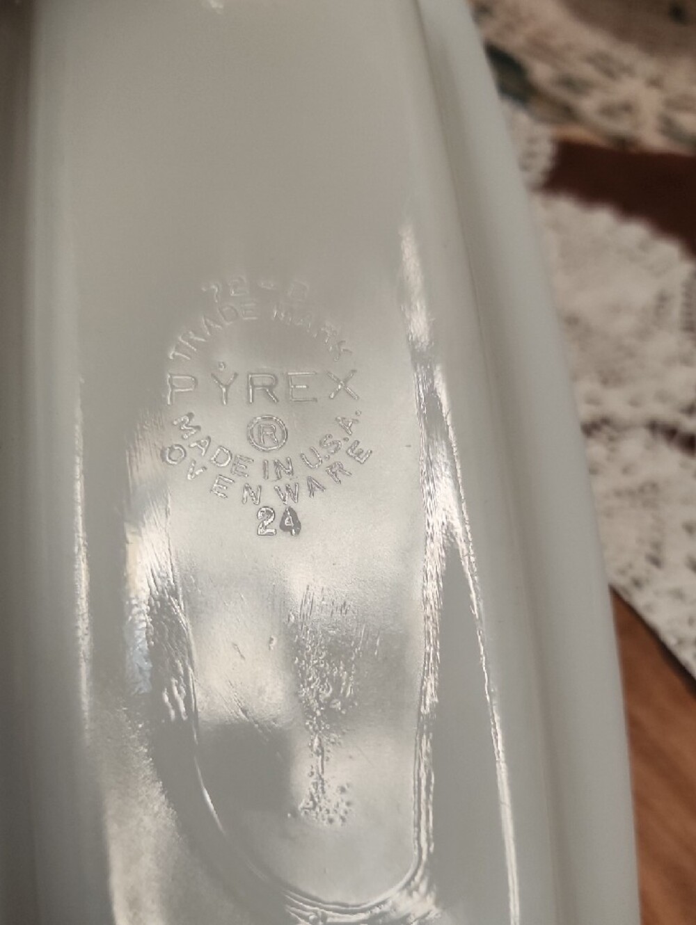 🔥HOT Deal Vinatge PYREX Milk Glass Butter Serving Dish - Picture 3 of 5